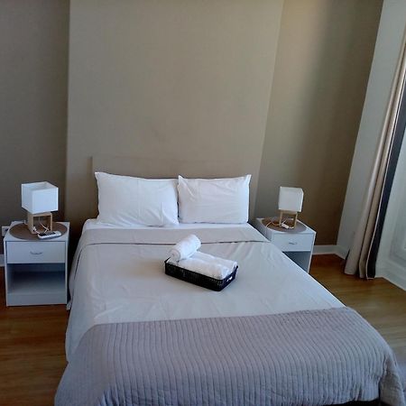 La Plaine Cours Julien: Private Room in Lively Marseille Apartment Exterior photo