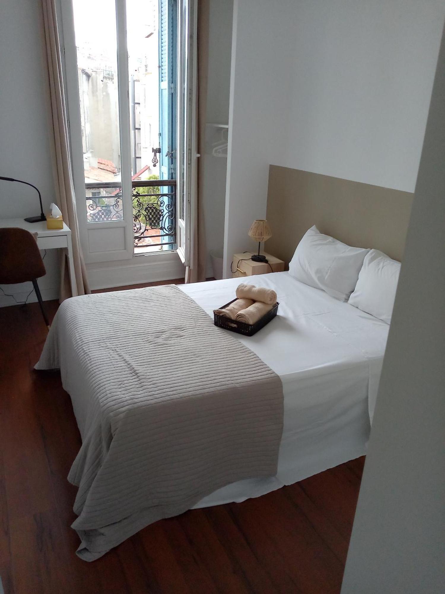 La Plaine Cours Julien: Private Room in Lively Marseille Apartment Exterior photo