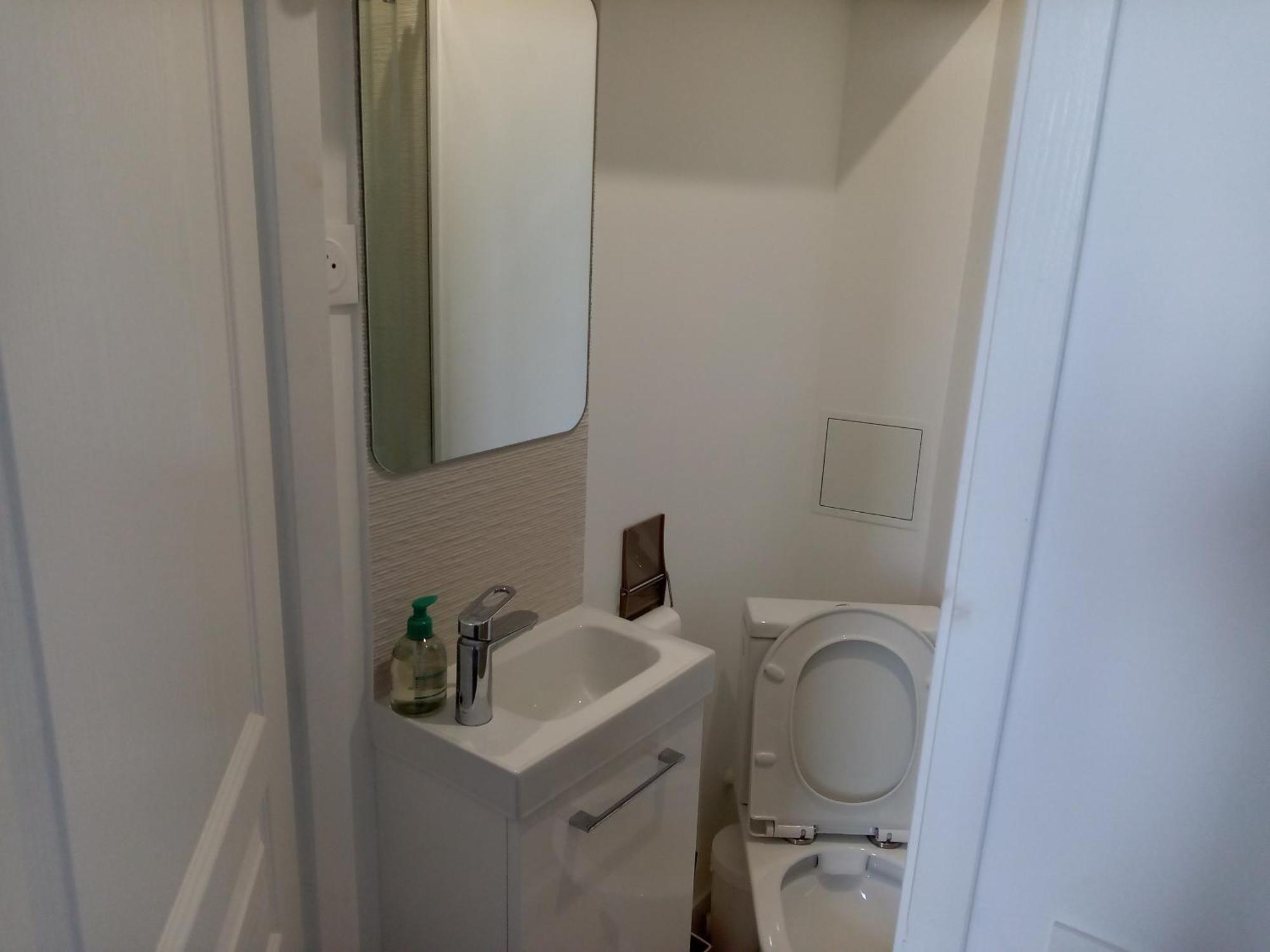 La Plaine Cours Julien: Private Room in Lively Marseille Apartment Exterior photo